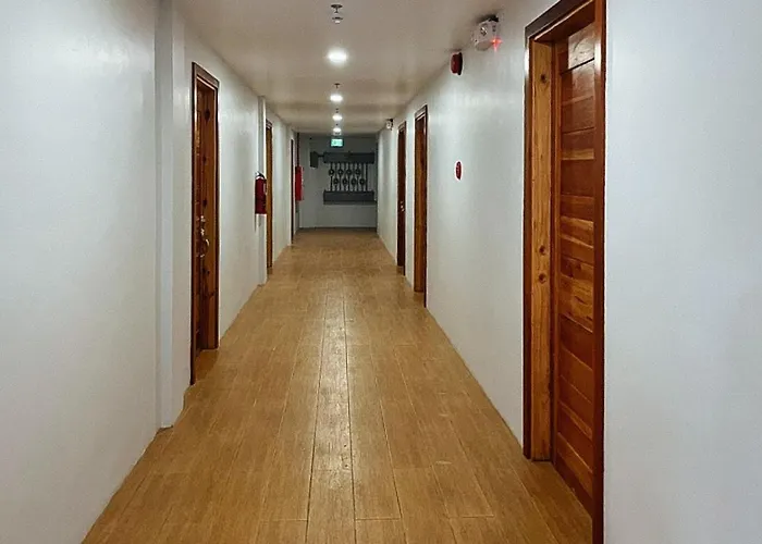Reddoorz Near Southwestern * 세부